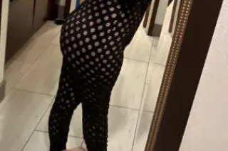 Juicy Booty🍑Big Titties🍒🌸 Sexy... - Image 2